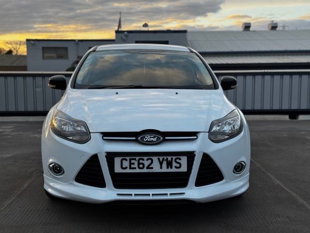 Ford Focus 1.6 125 Zetec 5dr Powershift Hatchback Petrol White