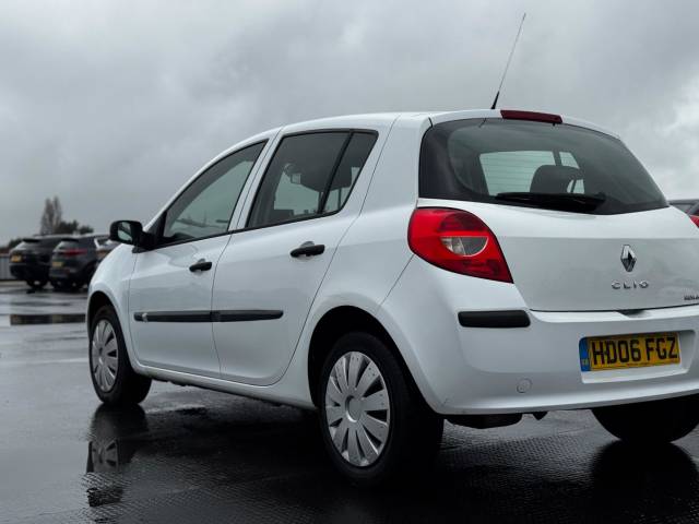 2006 Renault Clio 1.6 VVT Expression 5dr